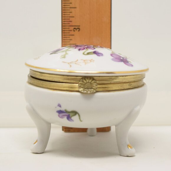 VTG Trinket Box Footed Purple Violets Porcelain Hand Painted Gold Hinge Round - Picture 15 of 16